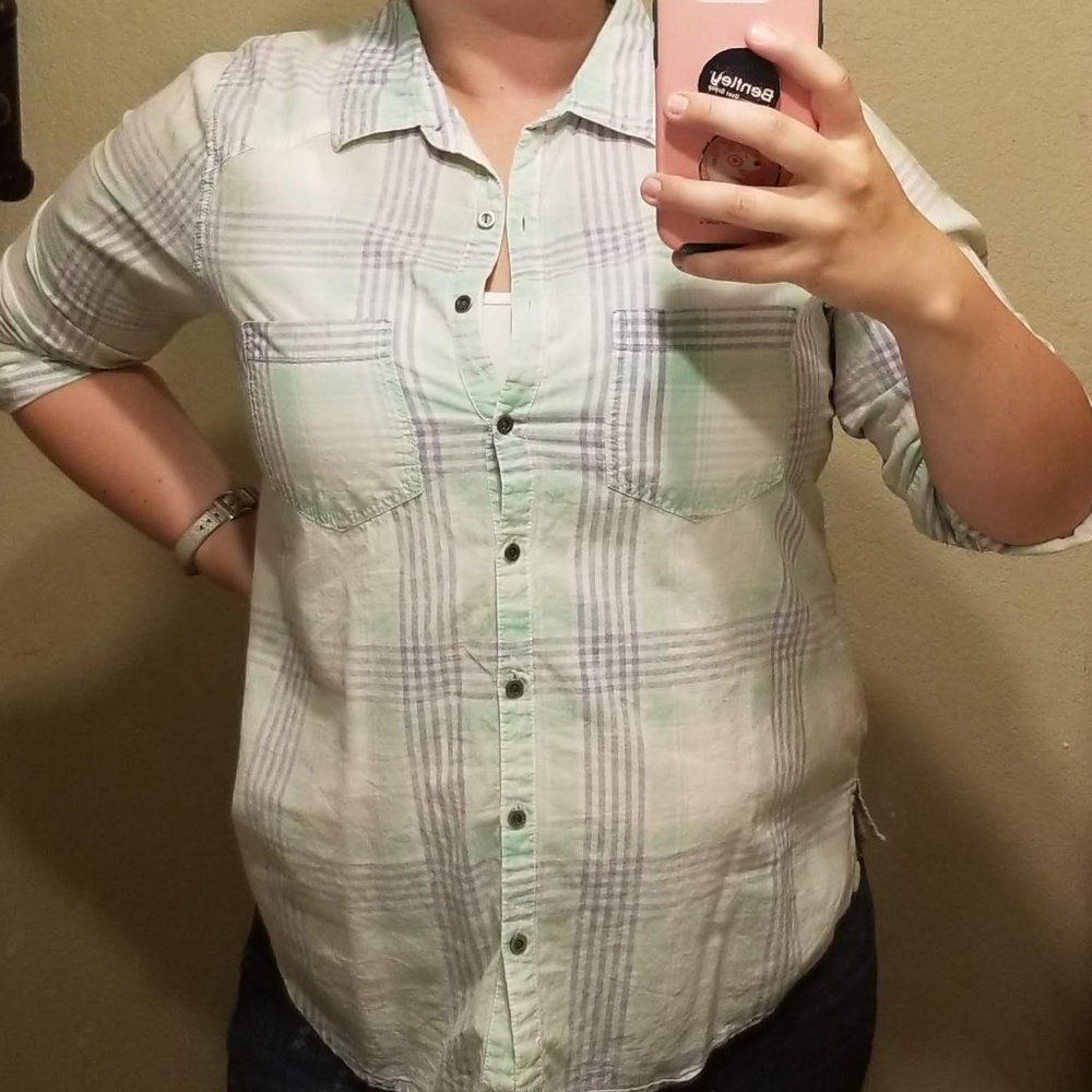 Lightweight Button-Up - Picture 7 of 8